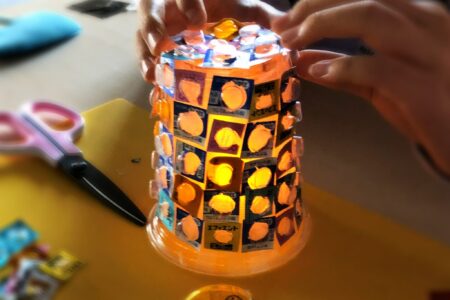 クリスマスランプシェード作りを開催しました